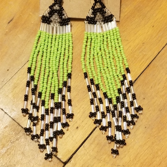 Jewelry - Handmade Native beaded hanging earring